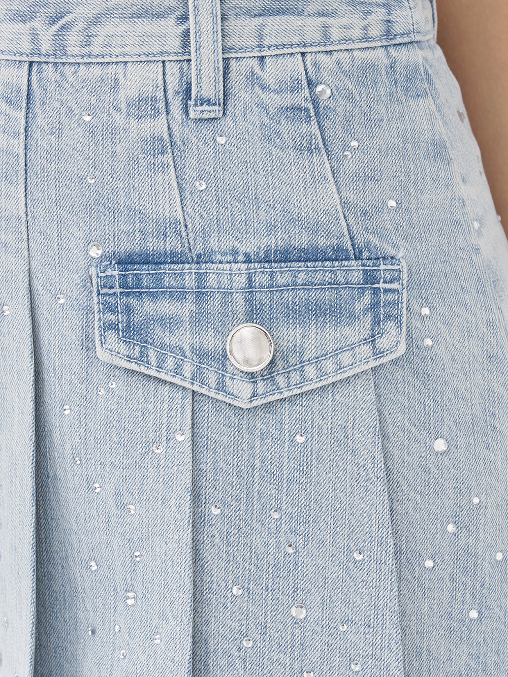 モデル：163cm（着用サイズ：M　着用カラー：I-BLU）