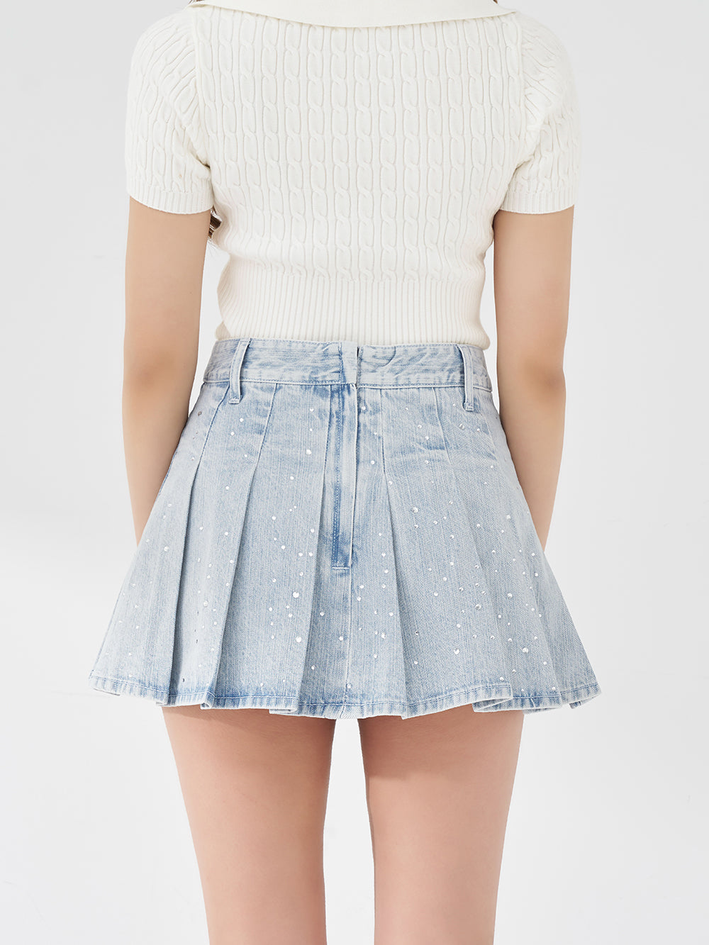 モデル：163cm（着用サイズ：M　着用カラー：I-BLU）