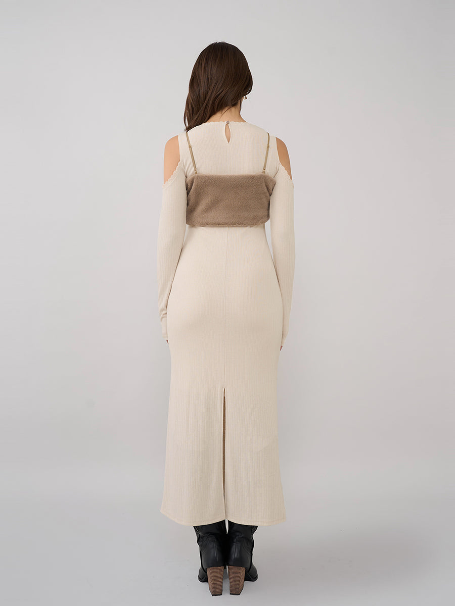 モデル：163cm（着用サイズ：FREE　着用カラー：IVO）