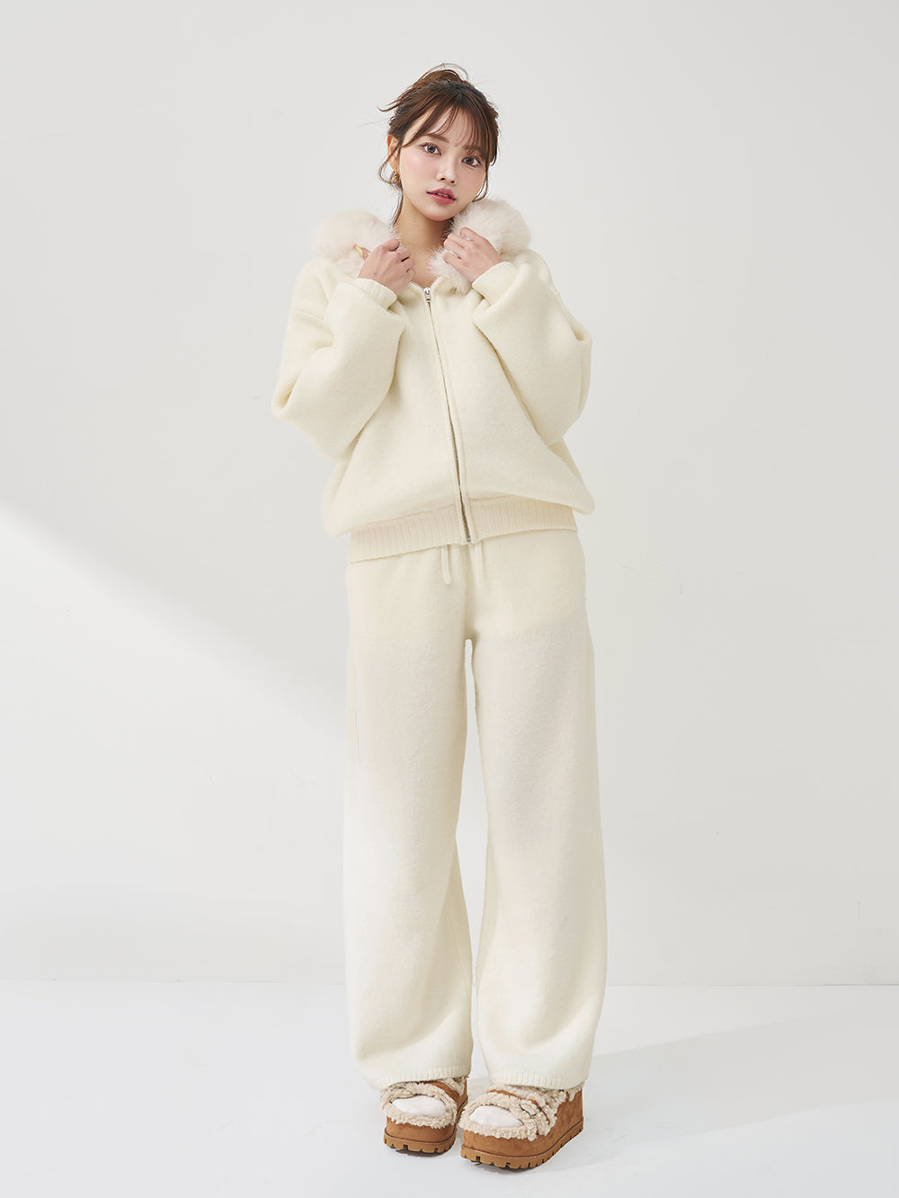 モデル：163cm（着用サイズ：FREE　着用カラー：IVO）