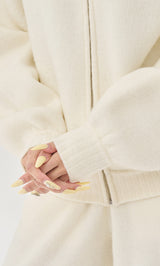 モデル：163cm（着用サイズ：FREE　着用カラー：IVO）