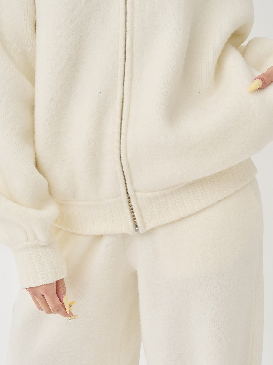 モデル：163cm（着用サイズ：FREE　着用カラー：IVO）