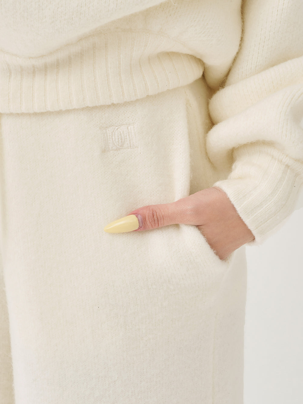 モデル：163cm（着用サイズ：FREE　着用カラー：IVO）