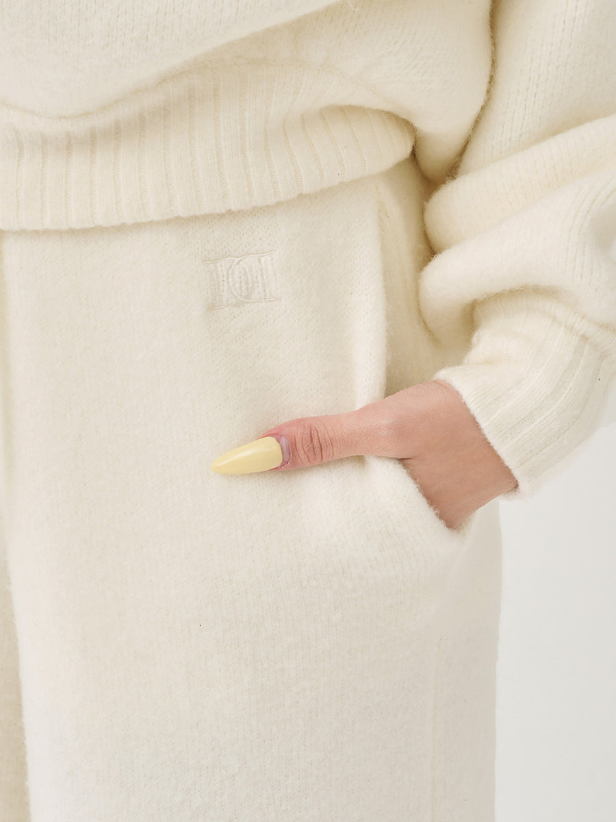 モデル：163cm（着用サイズ：FREE　着用カラー：IVO）