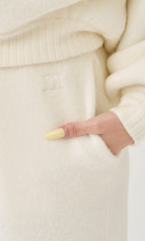 モデル：163cm（着用サイズ：FREE　着用カラー：IVO）