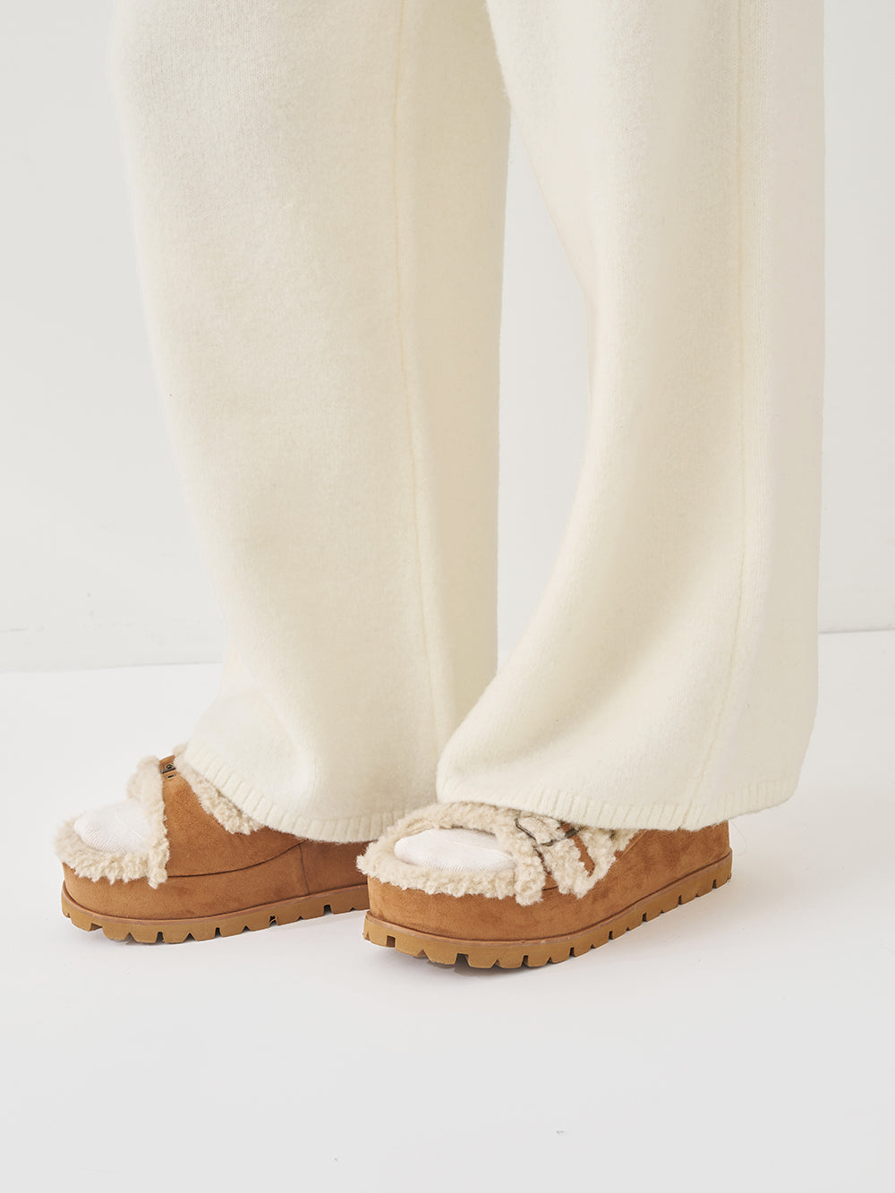 モデル：163cm（着用サイズ：FREE　着用カラー：IVO）