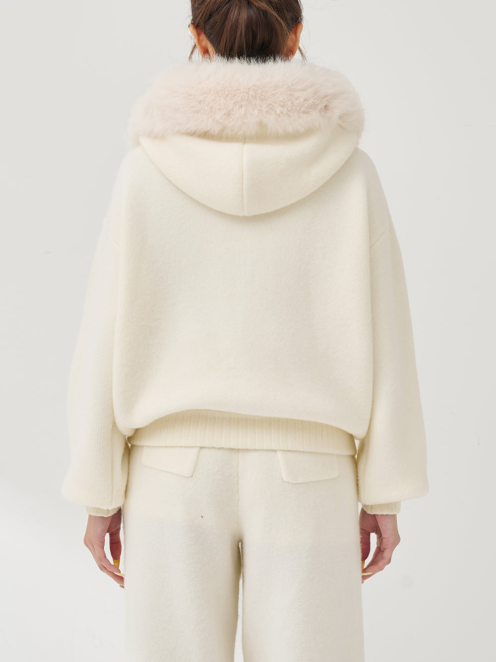 モデル：163cm（着用サイズ：FREE　着用カラー：IVO）