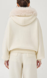 モデル：163cm（着用サイズ：FREE　着用カラー：IVO）