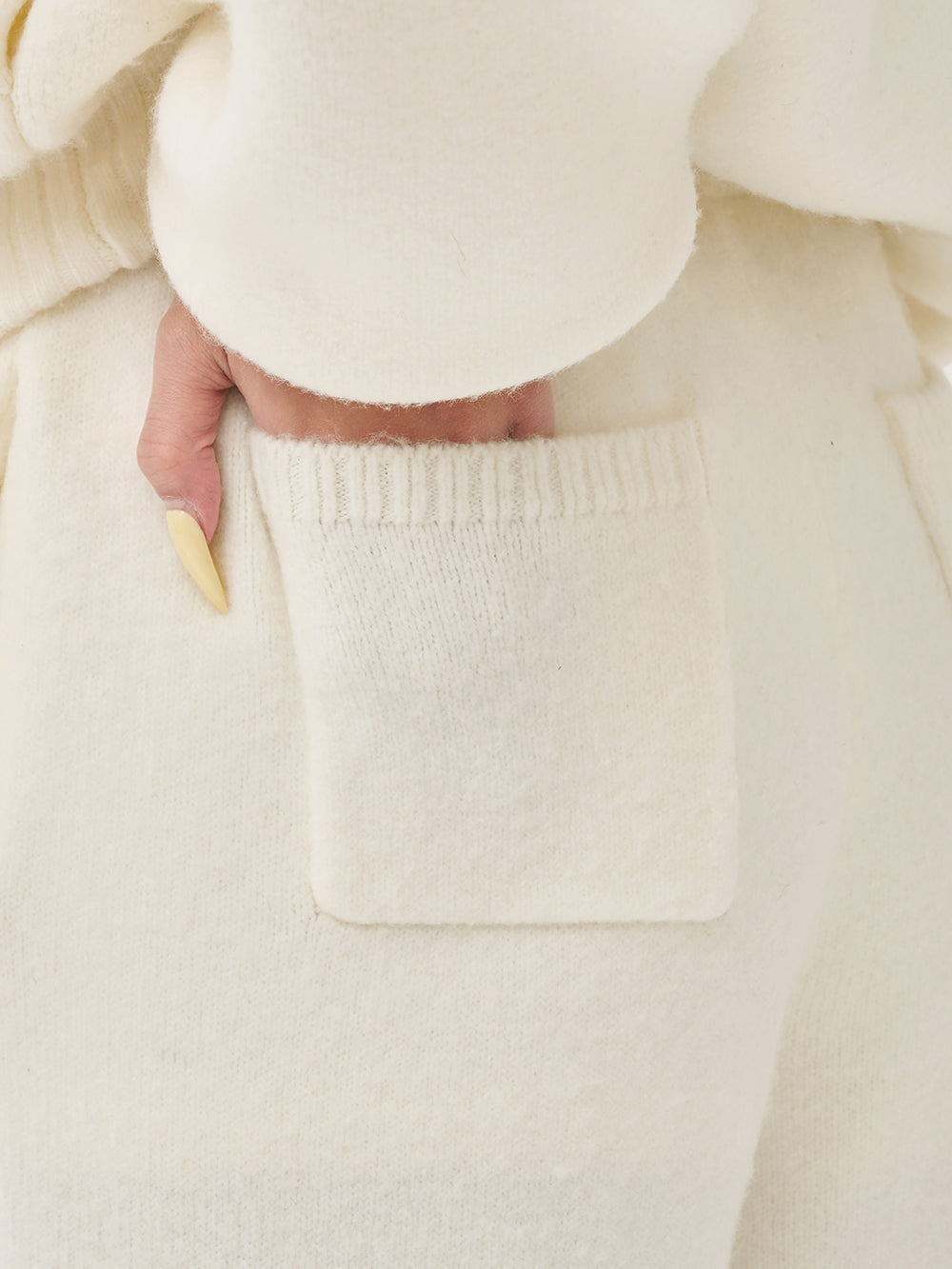 モデル：163cm（着用サイズ：FREE　着用カラー：IVO）