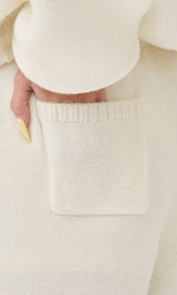 モデル：163cm（着用サイズ：FREE　着用カラー：IVO）