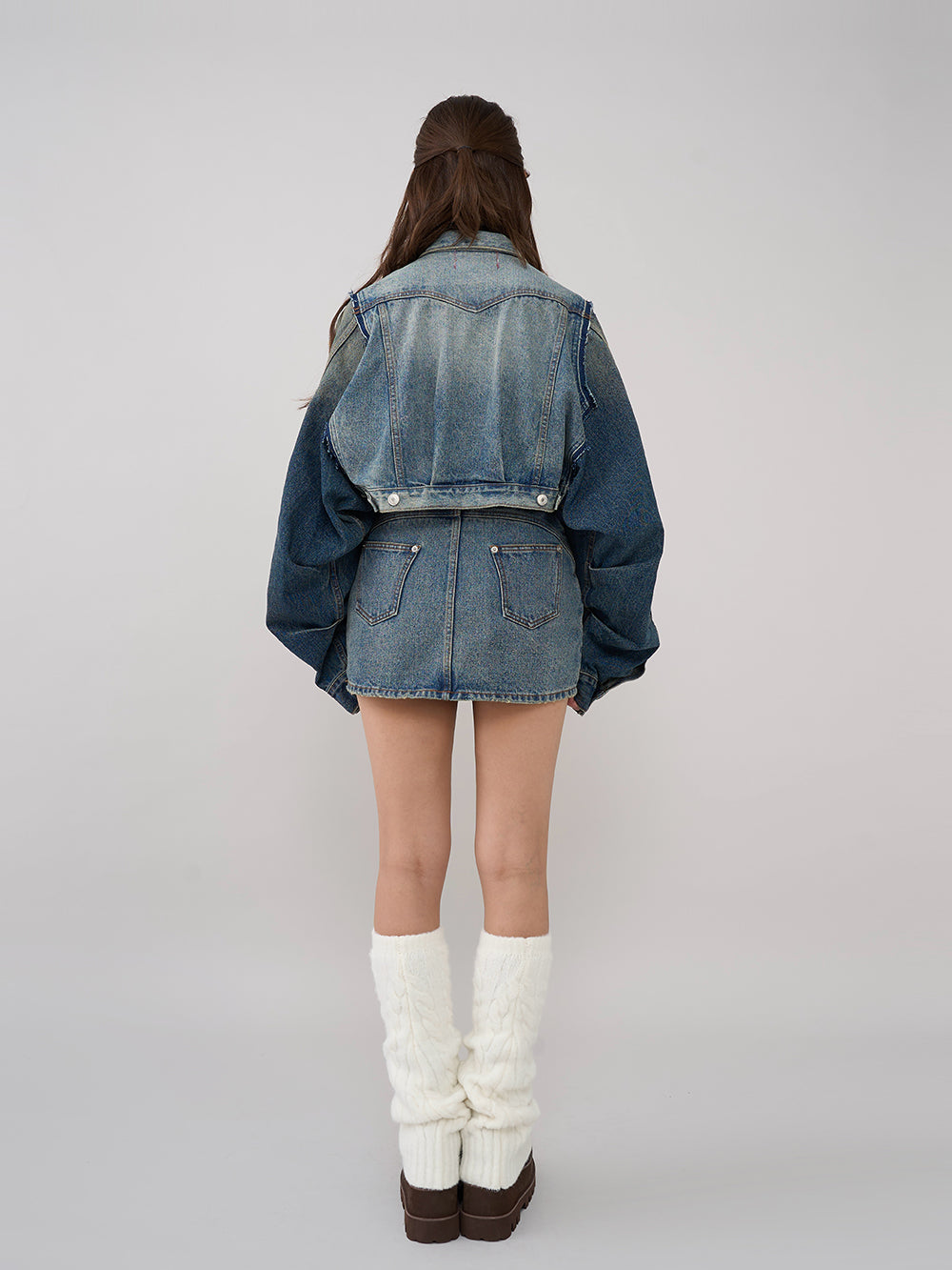 モデル：163cm（着用サイズ：S　着用カラー：BLU）