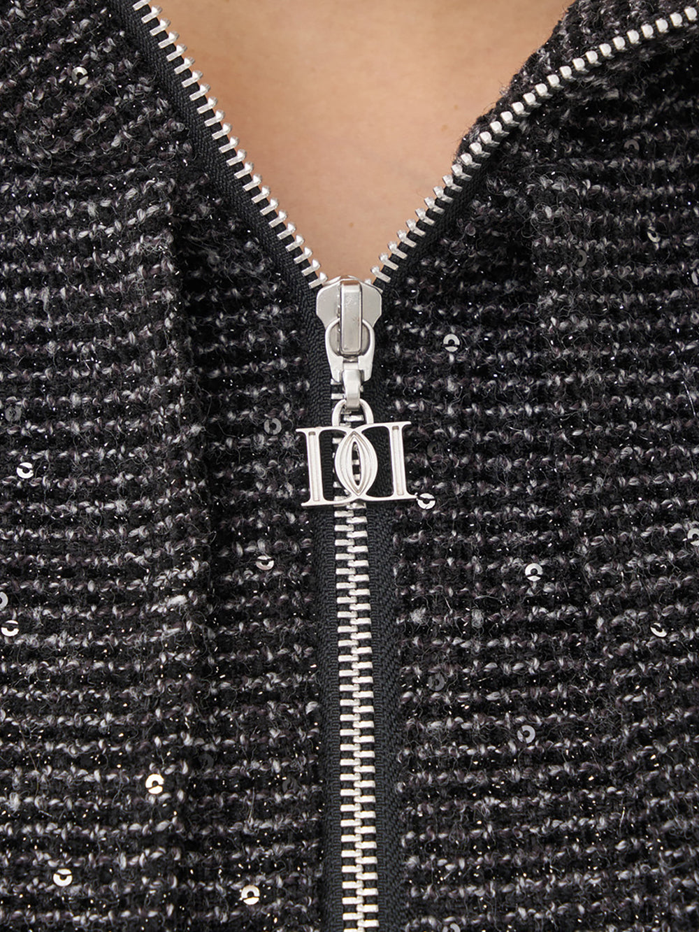 モデル：163cm（着用サイズ：FREE　着用カラー：BLK）