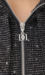 モデル：163cm（着用サイズ：FREE　着用カラー：BLK）