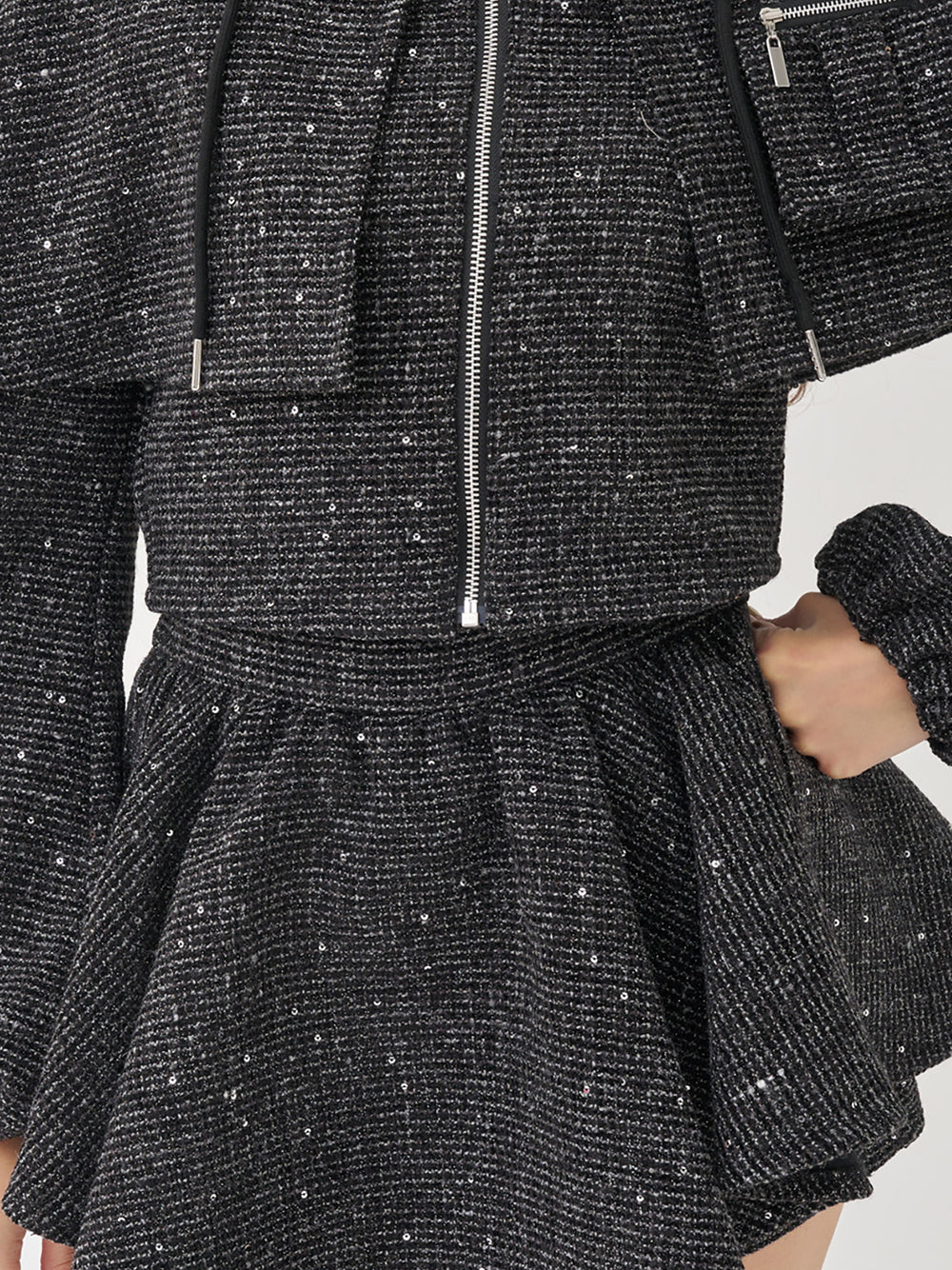 モデル：163cm（着用サイズ：FREE　着用カラー：BLK）