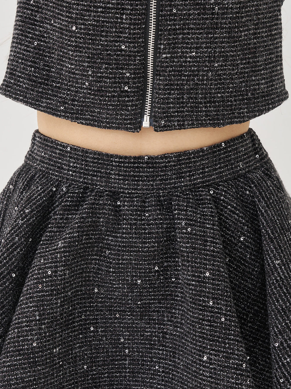 モデル：163cm（着用サイズ：FREE　着用カラー：BLK）