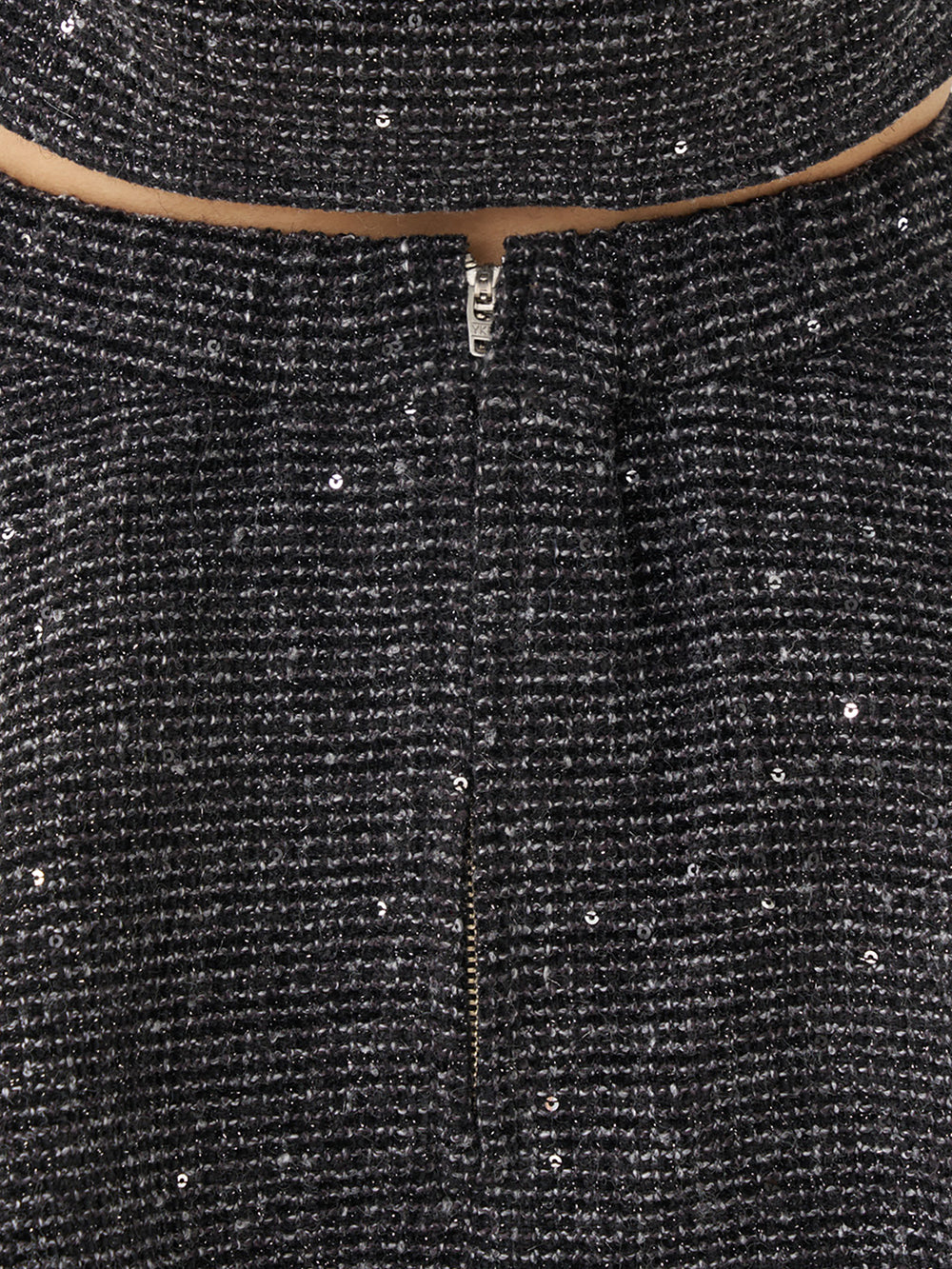 モデル：163cm（着用サイズ：FREE　着用カラー：BLK）