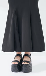 モデル：163cm（着用サイズ：FREE　着用カラー：BLK）