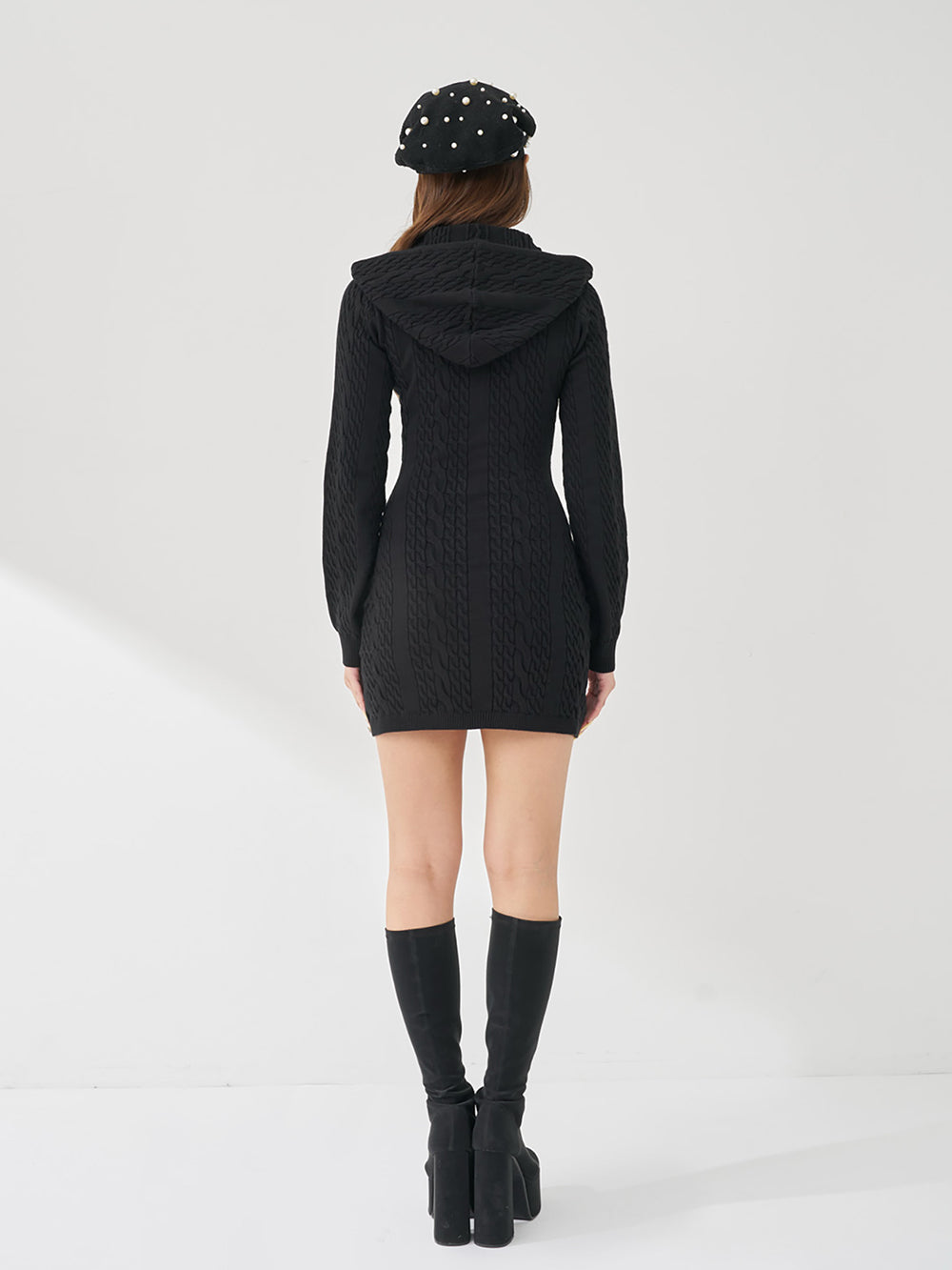 モデル：163cm（着用サイズ：FREE　着用カラー：BLK）