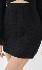 モデル：163cm（着用サイズ：FREE　着用カラー：BLK）