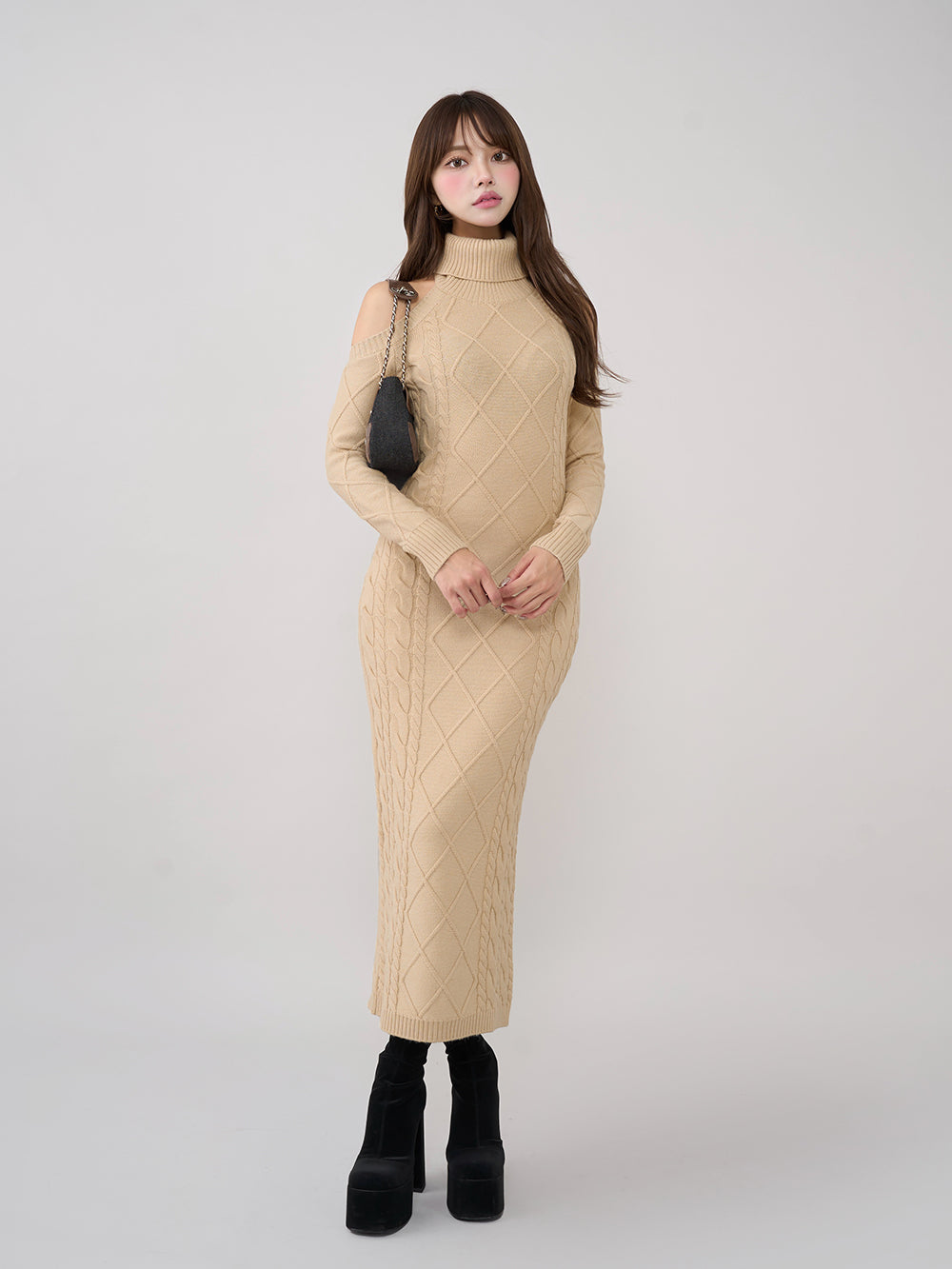 モデル：163cm（着用サイズ：FREE　着用カラー：BEG）