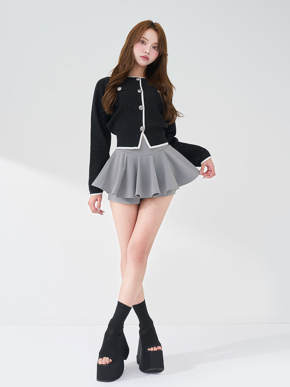 モデル：163cm（着用サイズ：FREE　着用カラー：BLK）
