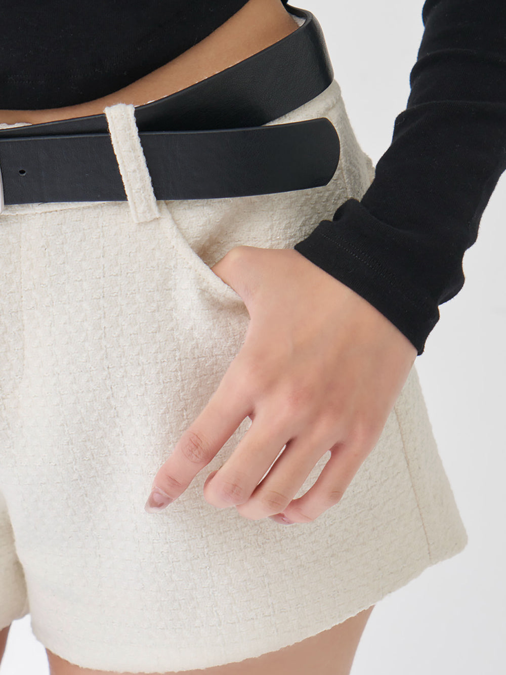 モデル：163cm（着用サイズ：M　着用カラー：IVO）