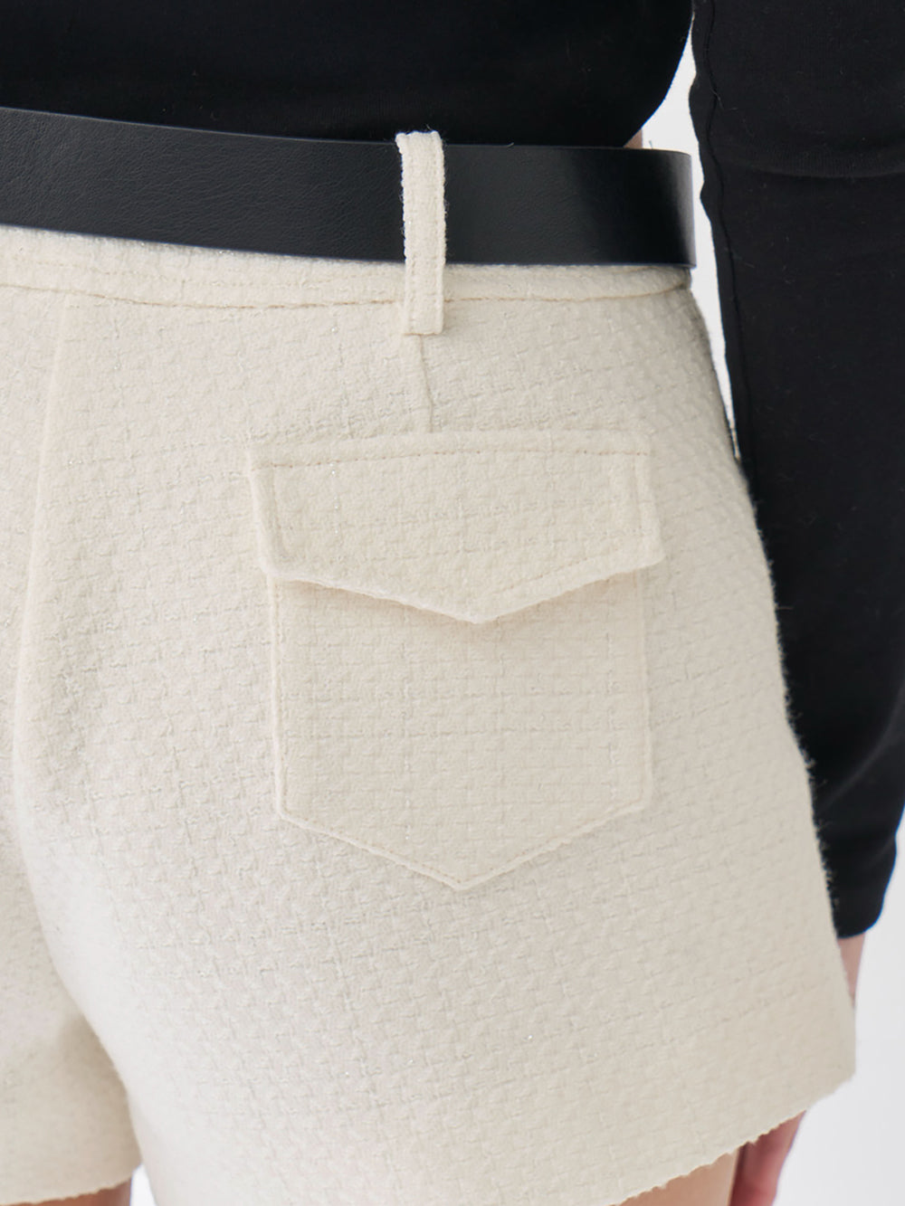 モデル：163cm（着用サイズ：M　着用カラー：IVO）