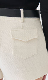 モデル：163cm（着用サイズ：M　着用カラー：IVO）