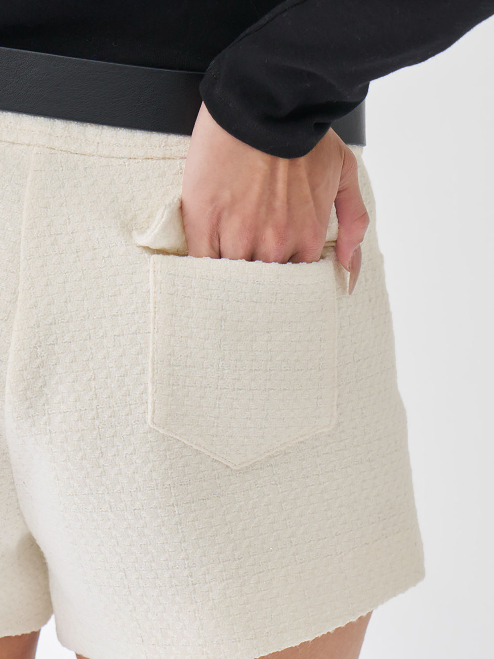 モデル：163cm（着用サイズ：M　着用カラー：IVO）