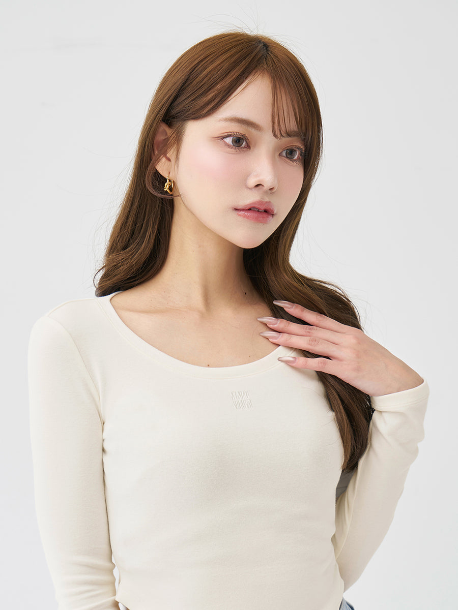 モデル：163cm（着用サイズ：FREE　着用カラー：WHT）