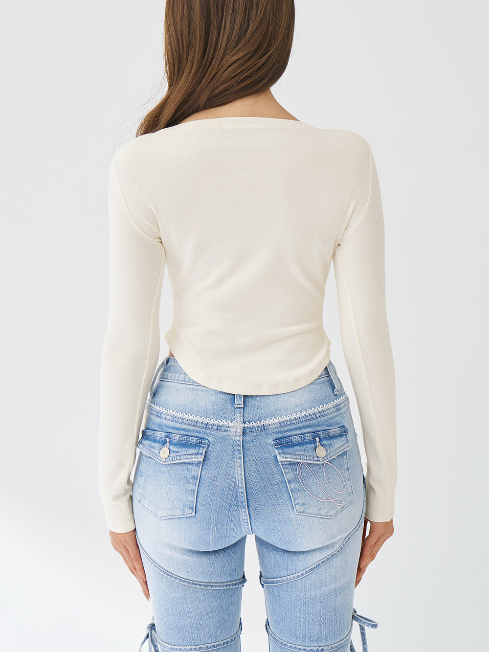 モデル：163cm（着用サイズ：FREE　着用カラー：WHT）