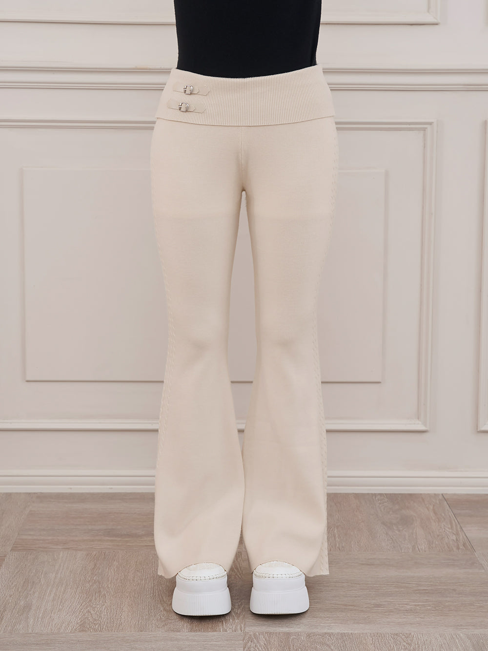 モデル：163cm（着用サイズ：FREE　着用カラー：IVO）