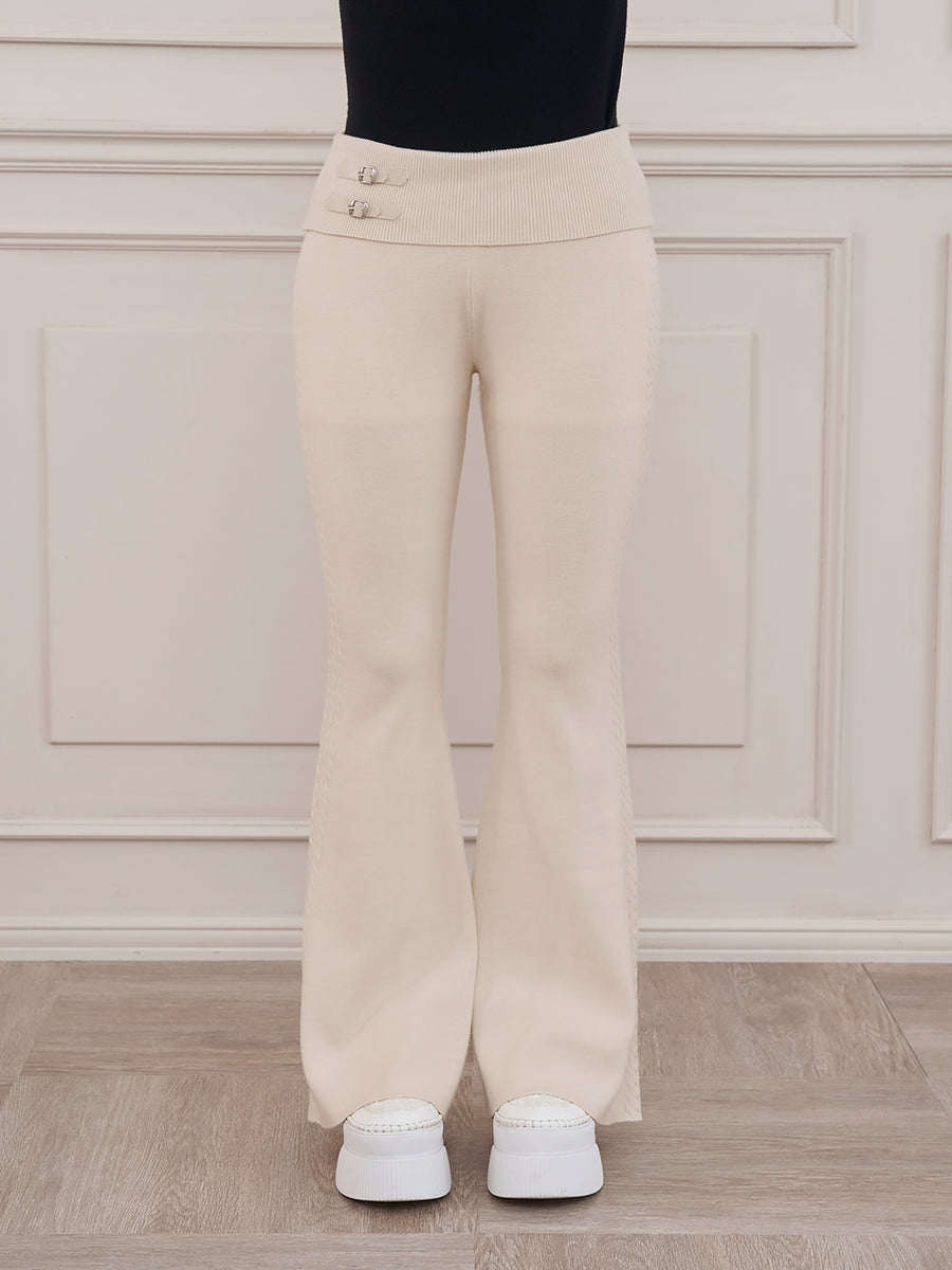 モデル：163cm（着用サイズ：FREE　着用カラー：IVO）