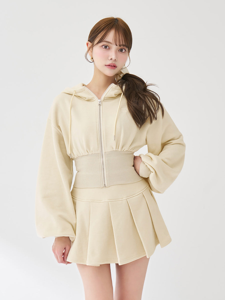 モデル：163cm（着用サイズ：FREE　着用カラー：YEL）