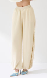 モデル：163cm（着用サイズ：FREE　着用カラー：YEL）