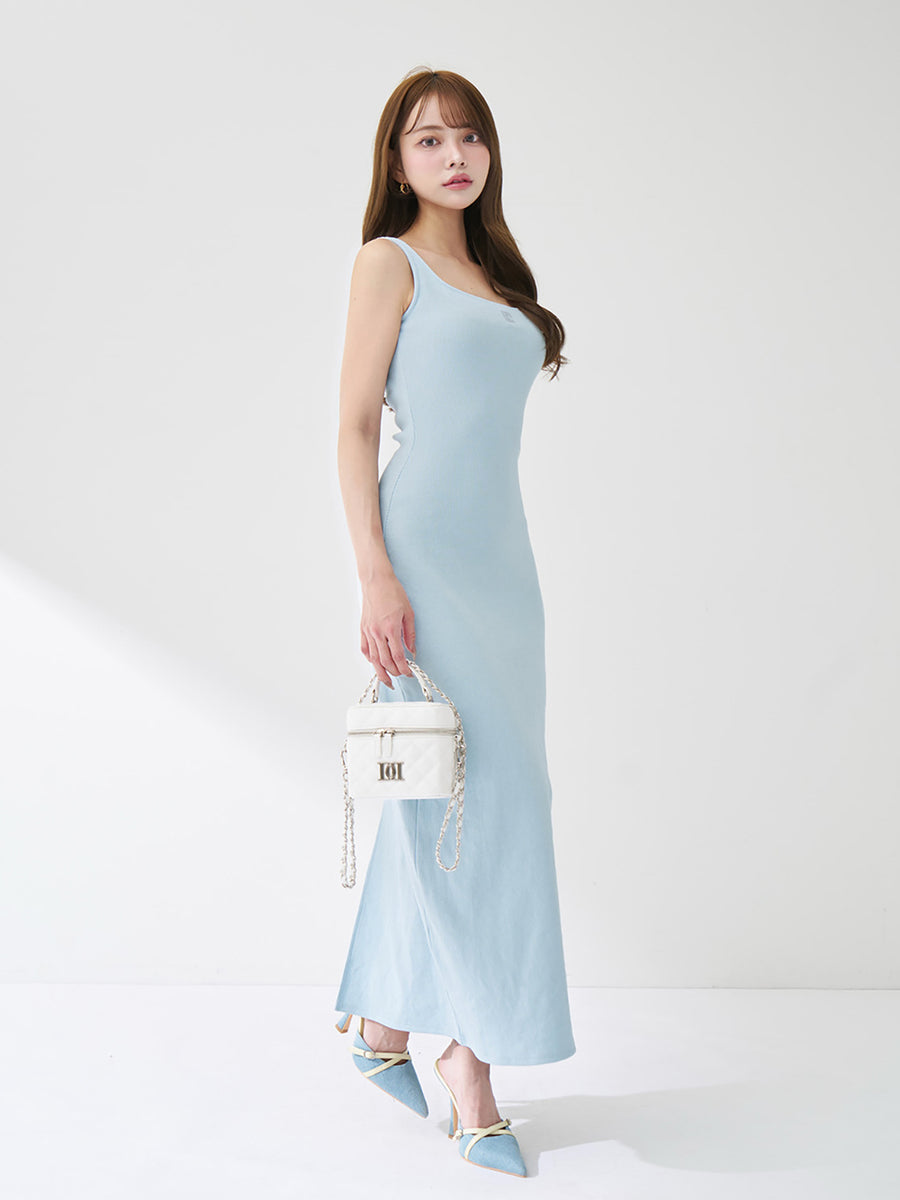 モデル：163cm（着用サイズ：FREE　着用カラー：SAX）