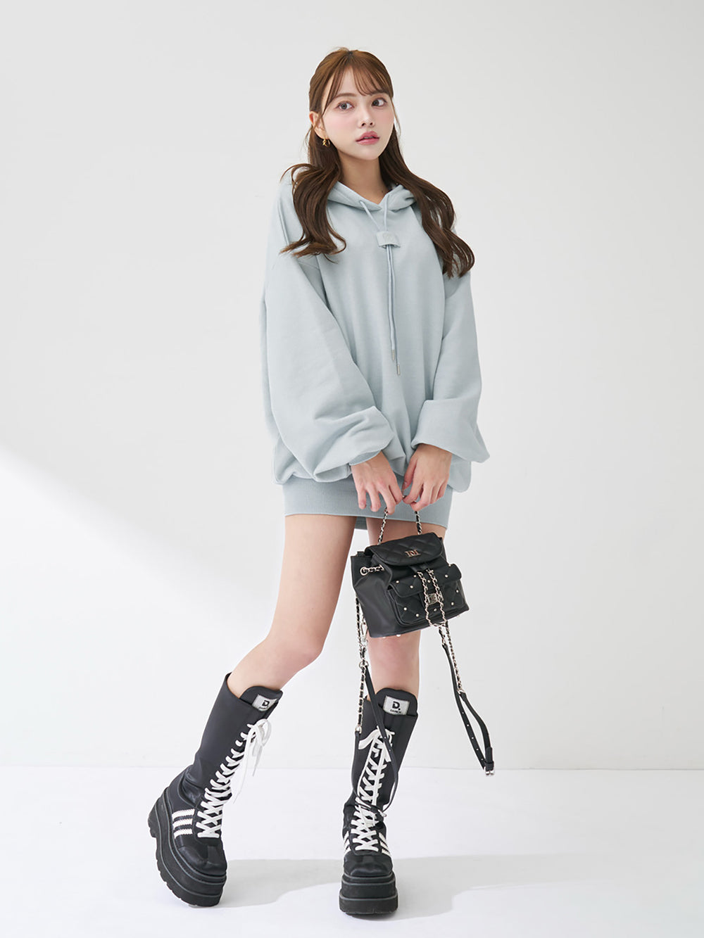 モデル：163cm（着用サイズ：FREE　着用カラー：SAX）