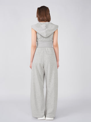 モデル：163cm（着用サイズ：FREE　着用カラー：GRY）