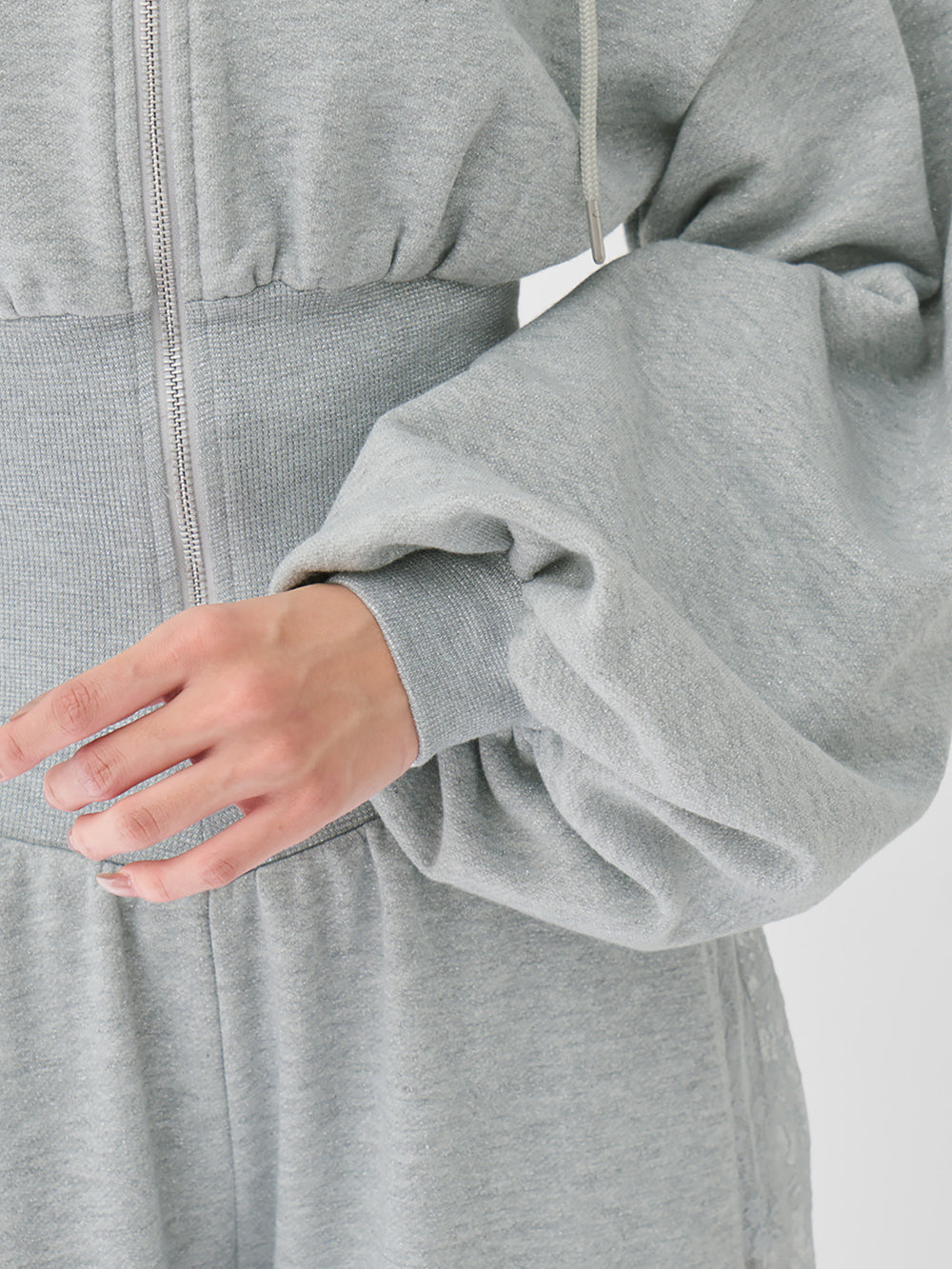 モデル：163cm（着用サイズ：FREE　着用カラー：GRY）