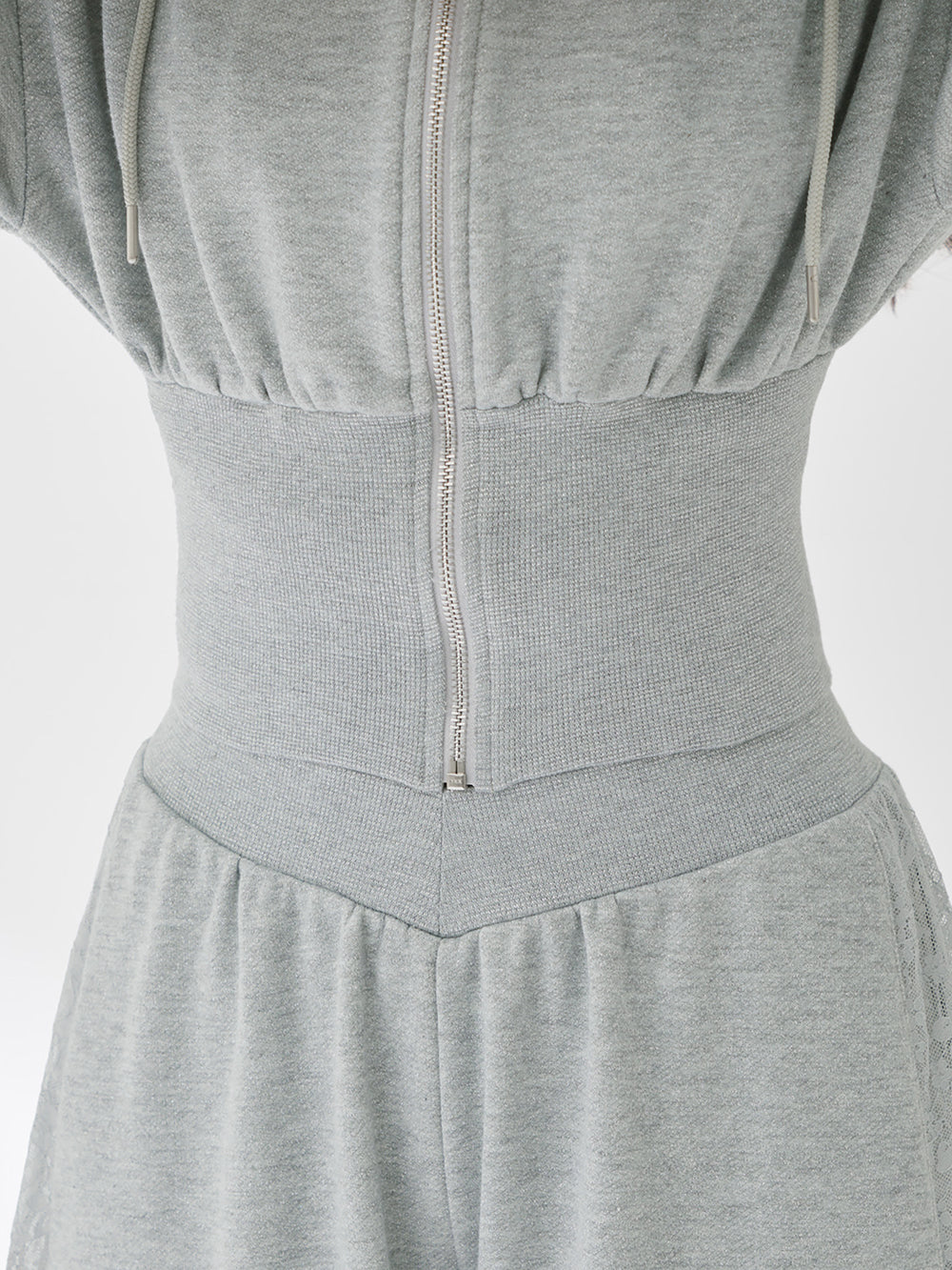 モデル：163cm（着用サイズ：FREE　着用カラー：GRY）