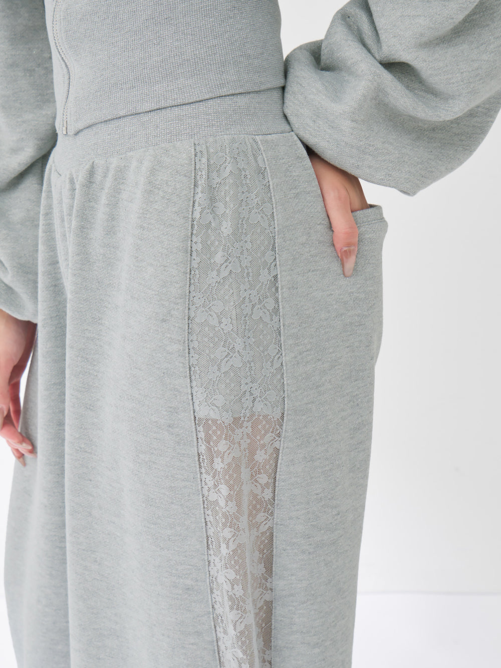 モデル：163cm（着用サイズ：FREE　着用カラー：GRY）