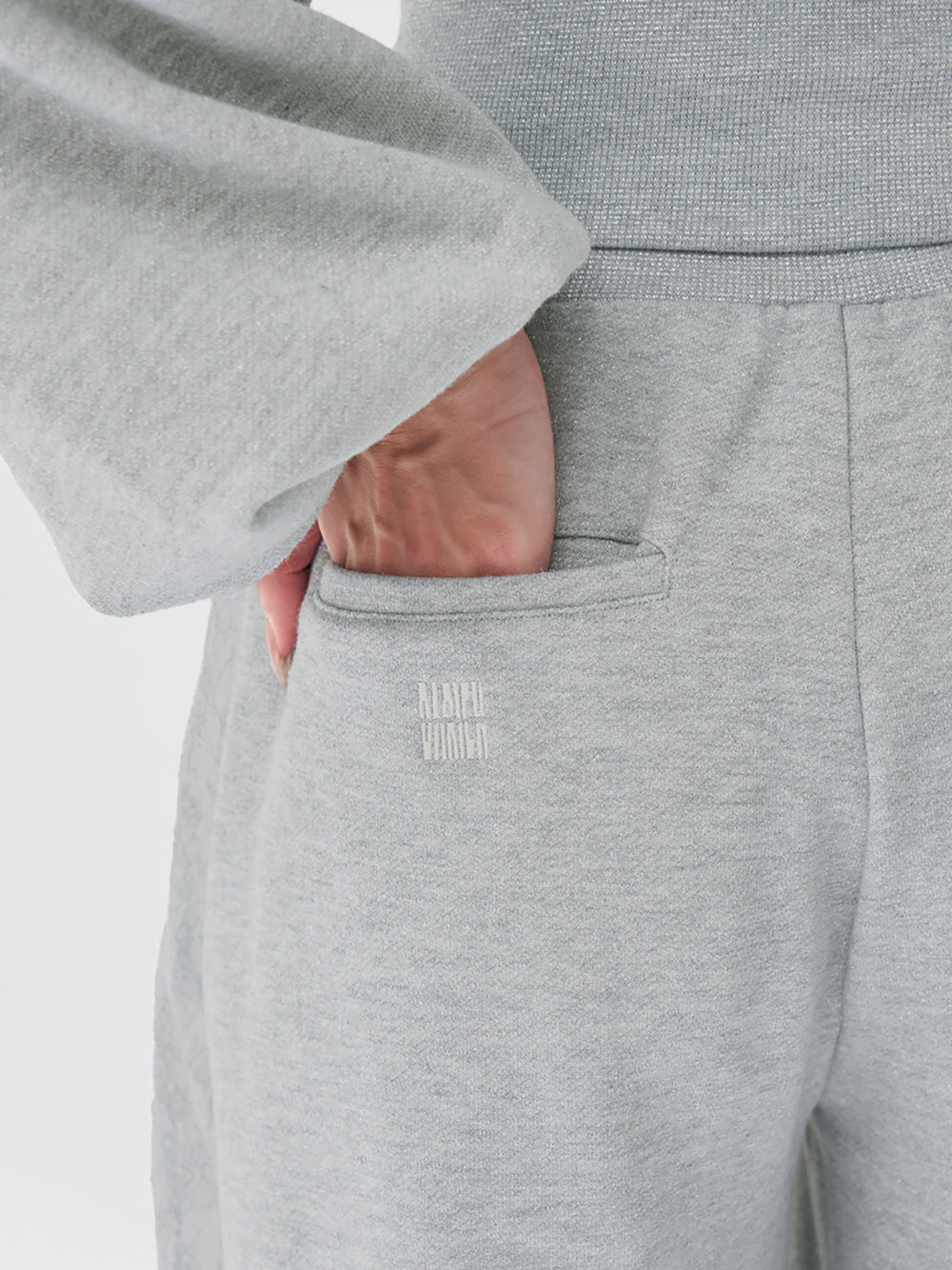 モデル：163cm（着用サイズ：FREE　着用カラー：GRY）