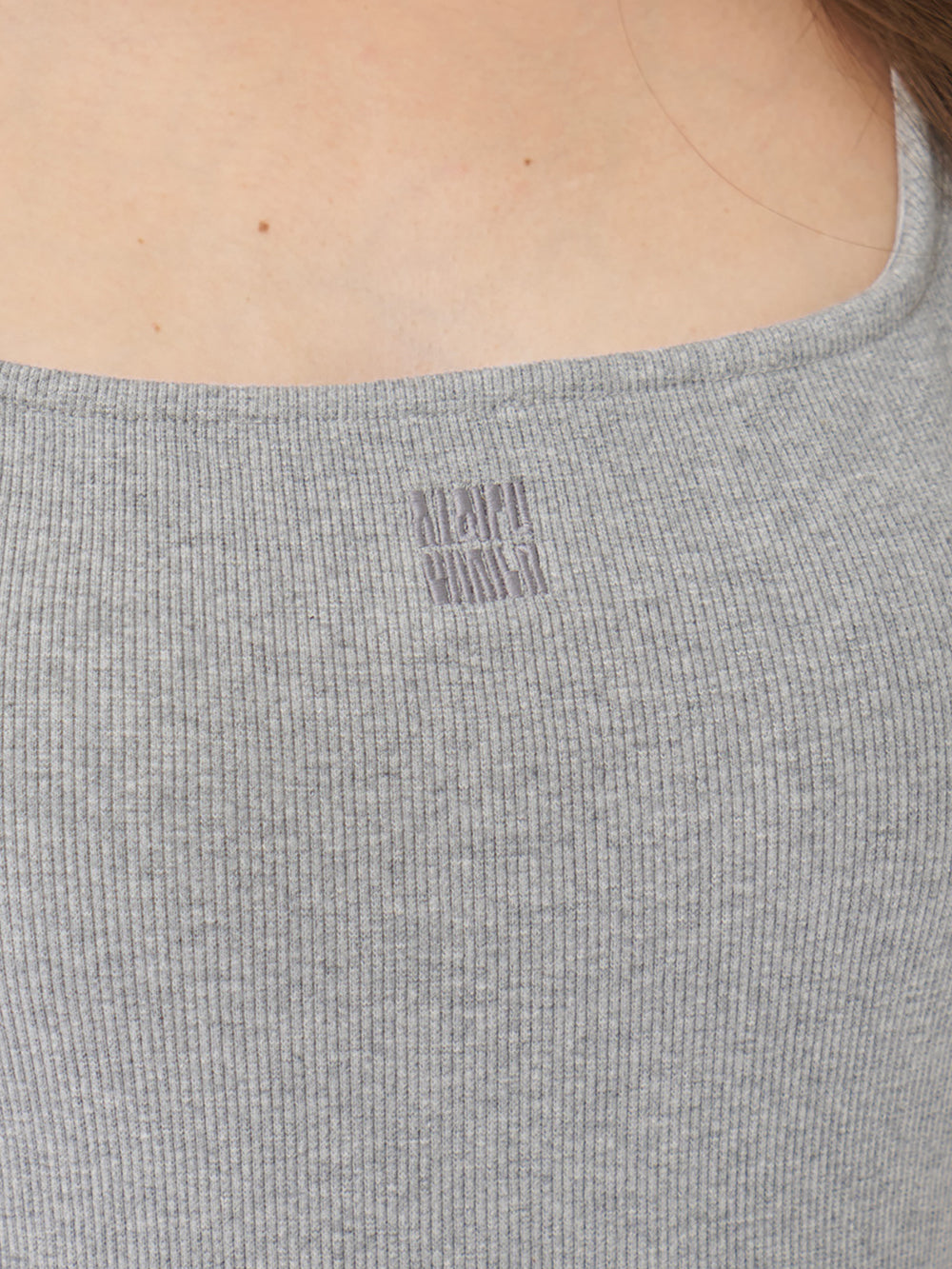 モデル：163cm（着用サイズ：FREE　着用カラー：GRY）