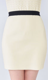 モデル：163cm（着用サイズ：FREE　着用カラー：IVO）