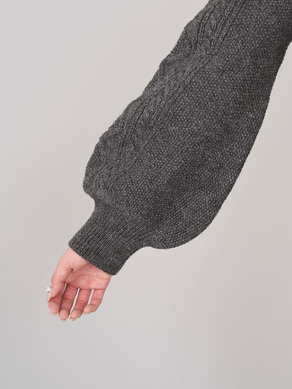 モデル：160cm（着用サイズ：FREE　着用カラー：GRY）