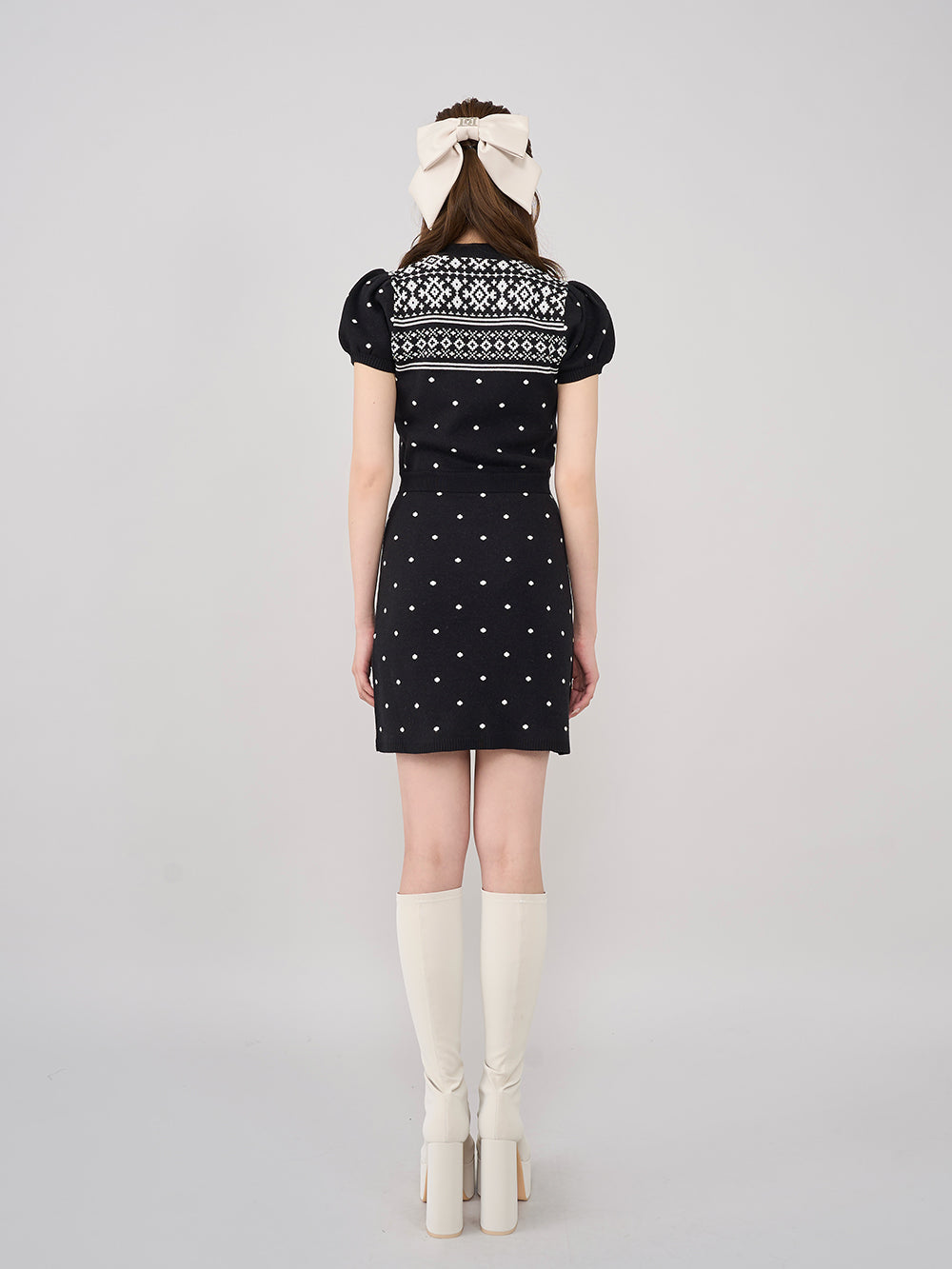 モデル：160cm（着用サイズ：FREE　着用カラー：BLK）