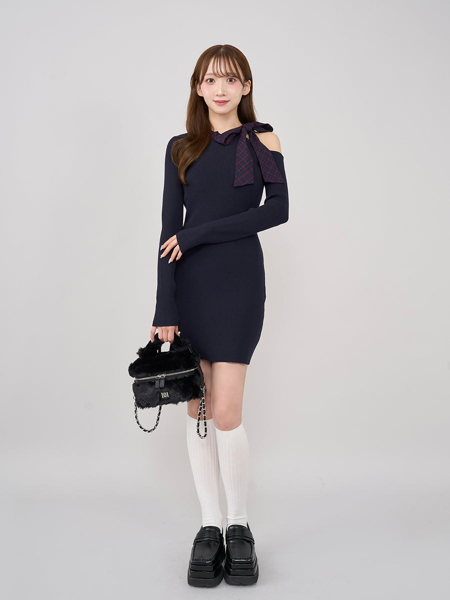 モデル：160cm（着用サイズ：FREE　着用カラー：NVY）