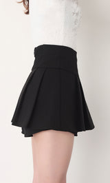 モデル：156cm（着用サイズ：FREE　着用カラー：BLK）