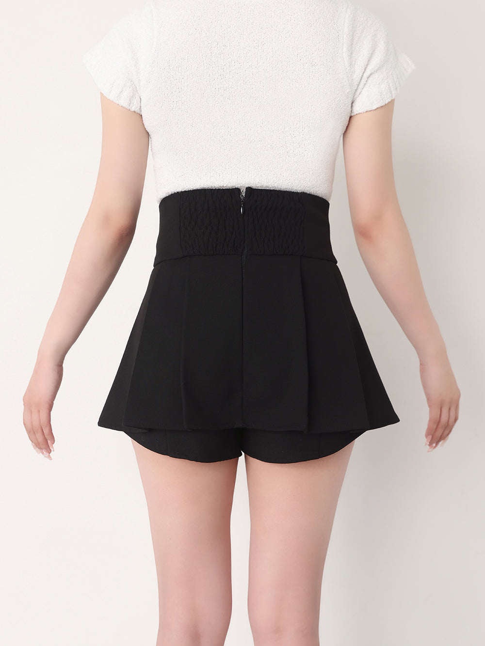 モデル：156cm（着用サイズ：FREE　着用カラー：BLK）