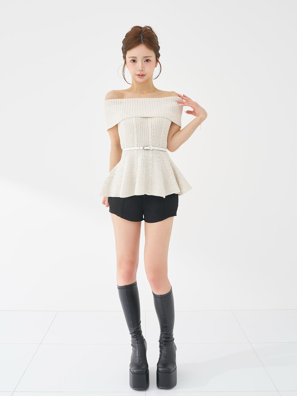 モデル：158cm（着用サイズ：FREE　着用カラー：IVO）
